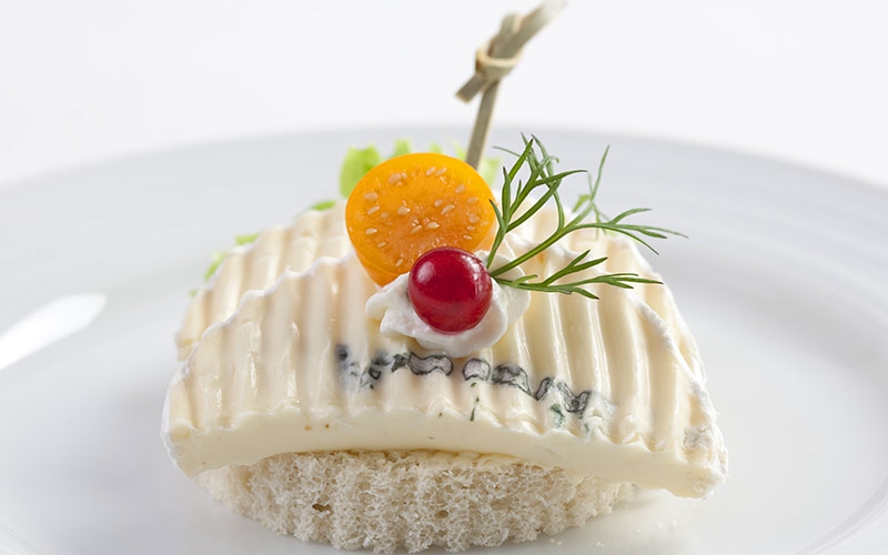 Canapé mit Käse